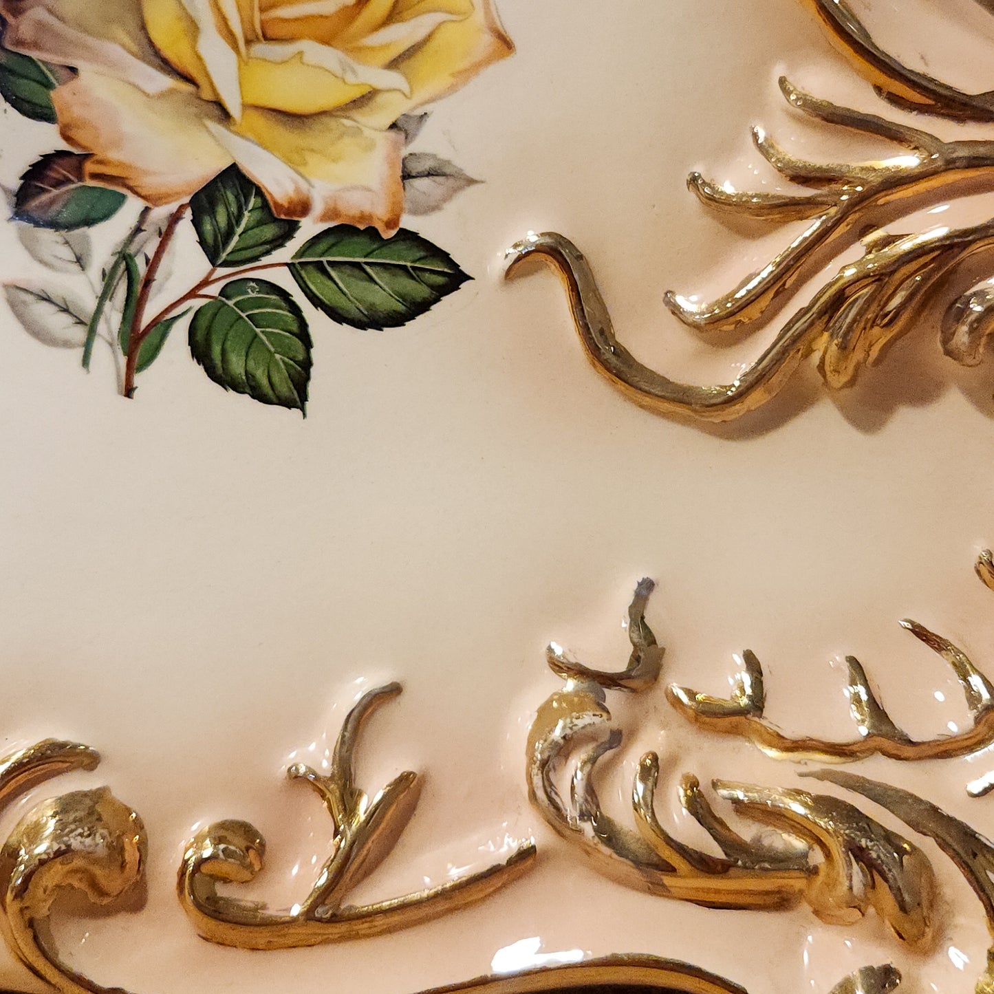 Vintage 1979 Ceramic Rose Mantel Clock – Hand-Painted Yellow Floral & Gold Gilt – Romantic Cottagecore Decorative Clock (Non-Working)