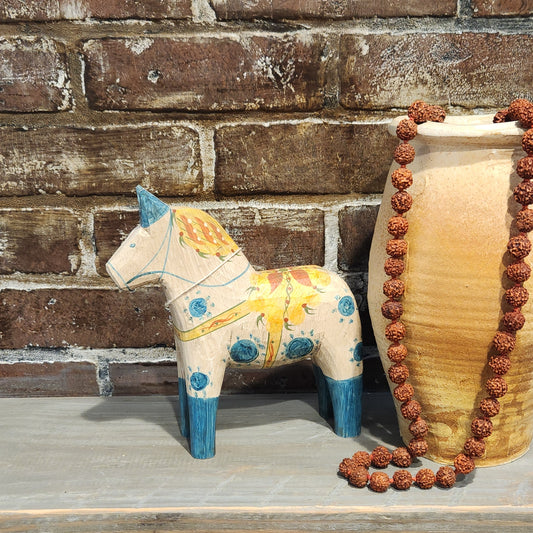 Dalahorse in White and Blue
